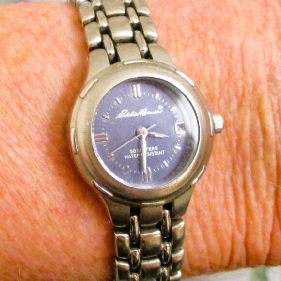 EDDIE BAUER Classic Dress Bracelet Watch ~ VINTAGE Quartz Silver Burgundy Watch - Picture 8 of 13